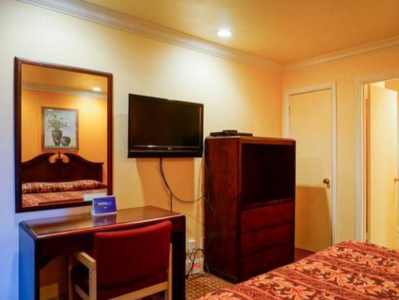 Budget Redwood (adults Only) Motel 2*