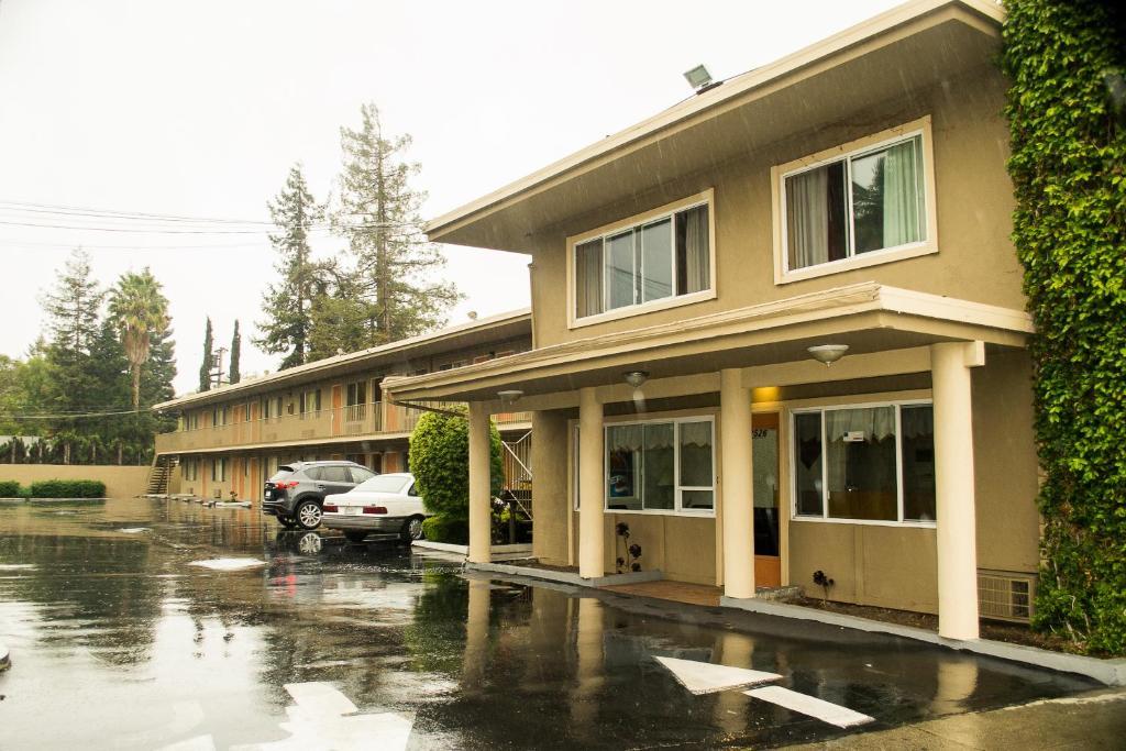Budget Redwood (adults Only) Motel 2*