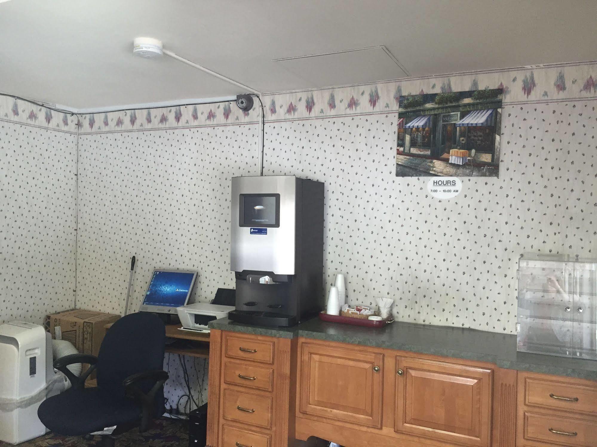 Budget Redwood (adults Only) Motel